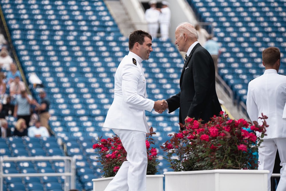 gitrdun6's tweet photo. Introducing Ensign Joshua R. Paskach, graduate of the United States Naval Academy, commissioned by the President of the United States. First salute as a Naval Officer rendered by Midshipman Lucas H. Paskach, USNA. To say we are proud is an understatement #USNA #NavyMom #ProudMom https://t.co/JZiRszlsLw
