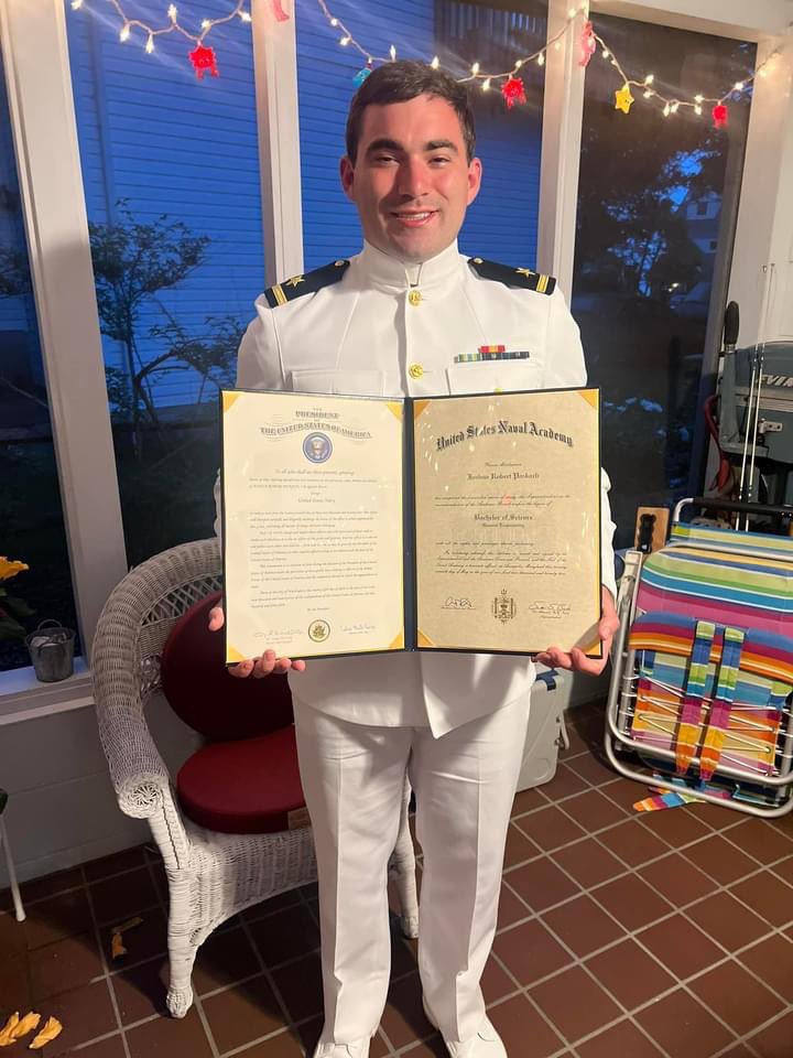 gitrdun6's tweet photo. Introducing Ensign Joshua R. Paskach, graduate of the United States Naval Academy, commissioned by the President of the United States. First salute as a Naval Officer rendered by Midshipman Lucas H. Paskach, USNA. To say we are proud is an understatement #USNA #NavyMom #ProudMom https://t.co/JZiRszlsLw