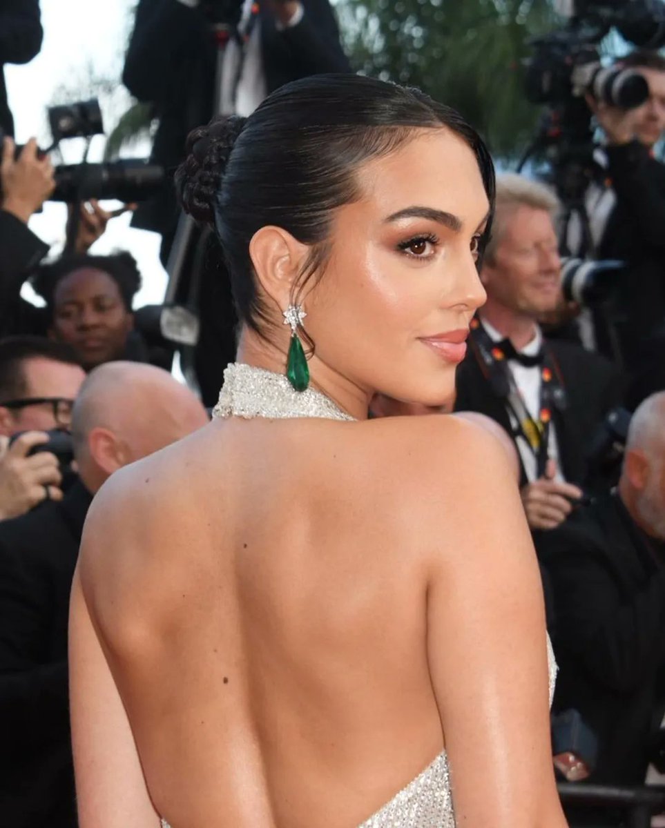 FcGeorgina's tweet photo. QUEEN GIO ❤️

#georginagio #georginarodriguez #georginagieo #crisgina #CANNES2022 https://t.co/A14LPgzWYg