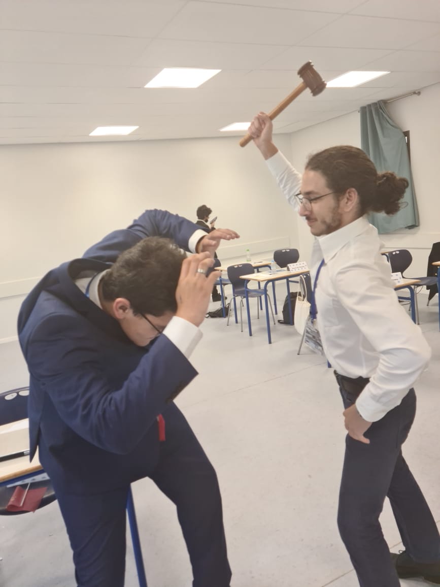 desmnu's tweet photo. Et c'est avec rires, hurlements et larmes pour certains que s'achève cette 6eme édition du DESMNU.

Ce fût un plaisir pour nous d'organiser cette conférence, et nous espérons que vous avez éprouvé la même joie

PS: bientôt sur les réseaux la vidéo de clôture de @Neoxidth ;)
~L'EM https://t.co/uaUDIYh2gh
