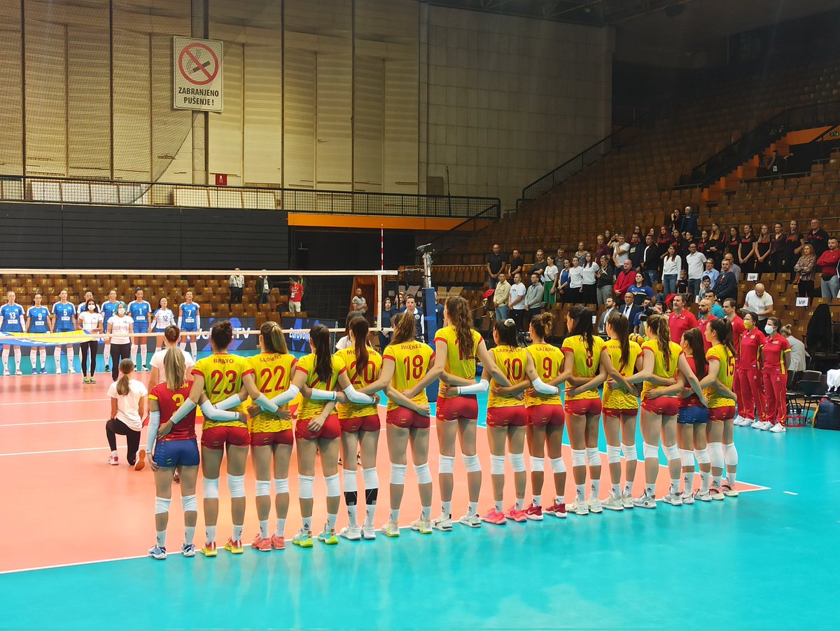 Titulares en Bosnia 🇧🇦 <a href="/rlazzzaro/">Raquel Lazaro Castellanos</a> <a href="/RaquelMontoro1/">Raquel Montoro</a> <a href="/carlotaGConrado/">CarlotaGarcíaConrado</a> Lucía Prol, Lucía Varela, Carpintero. L Piza 
<a href="/RFEVB/">Real Federación Española de Voleibol</a> <a href="/Luanvi/">Luanvi</a> <a href="/iberdrola/">Iberdrola</a> <a href="/Tour_UM/">Tour Universo Mujer</a> <a href="/deportegob/">CSD</a>