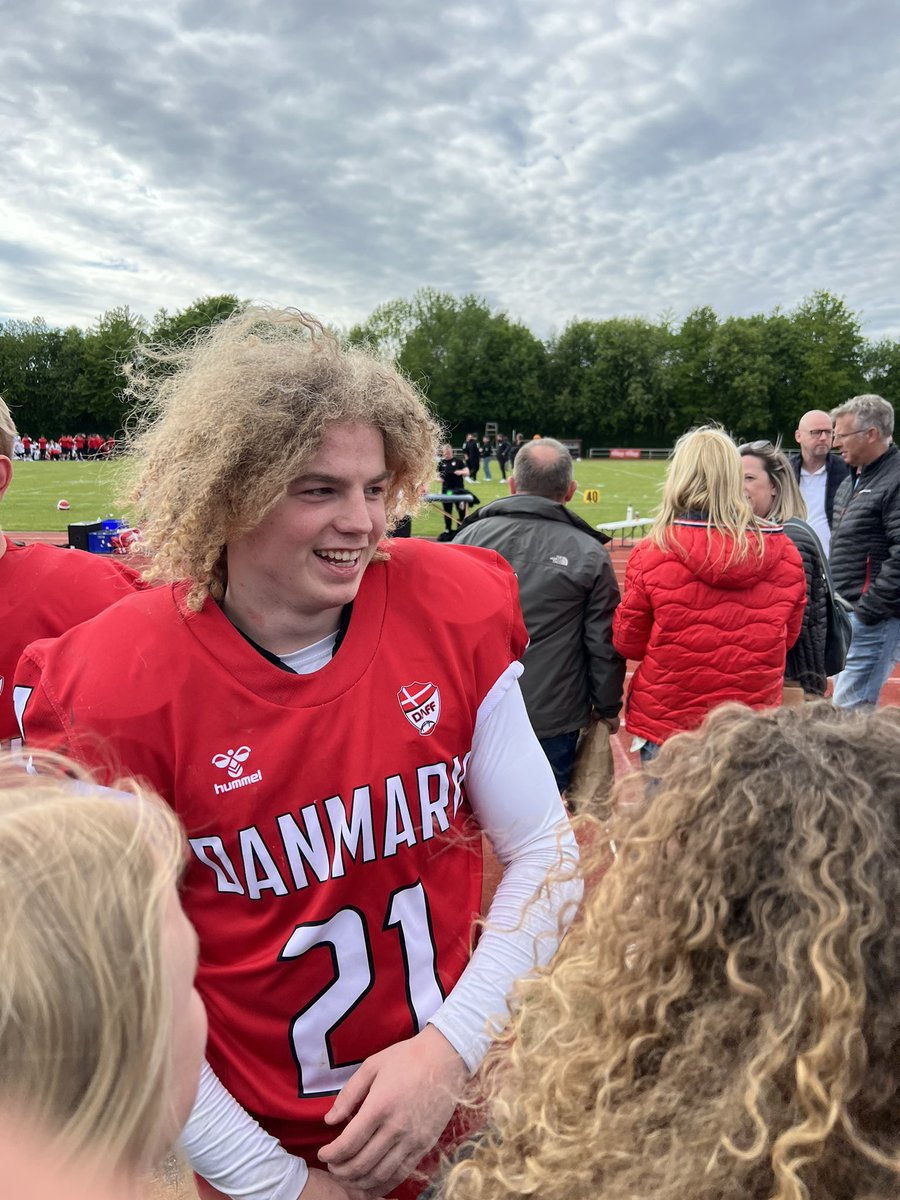 Brunghart's tweet photo. What a day. 58-10 for Denmark agains Great Britain. 
@f_brunghart #21 managed to get a punt block return, one TD, an interception and some serious blocks. 🏈💪🏈💪
#db #safety #U19 
@EuropesEliteEE @PPIRecruits @PodyumPreps @BCollierPPI @dc9fit https://t.co/jemfriSusw