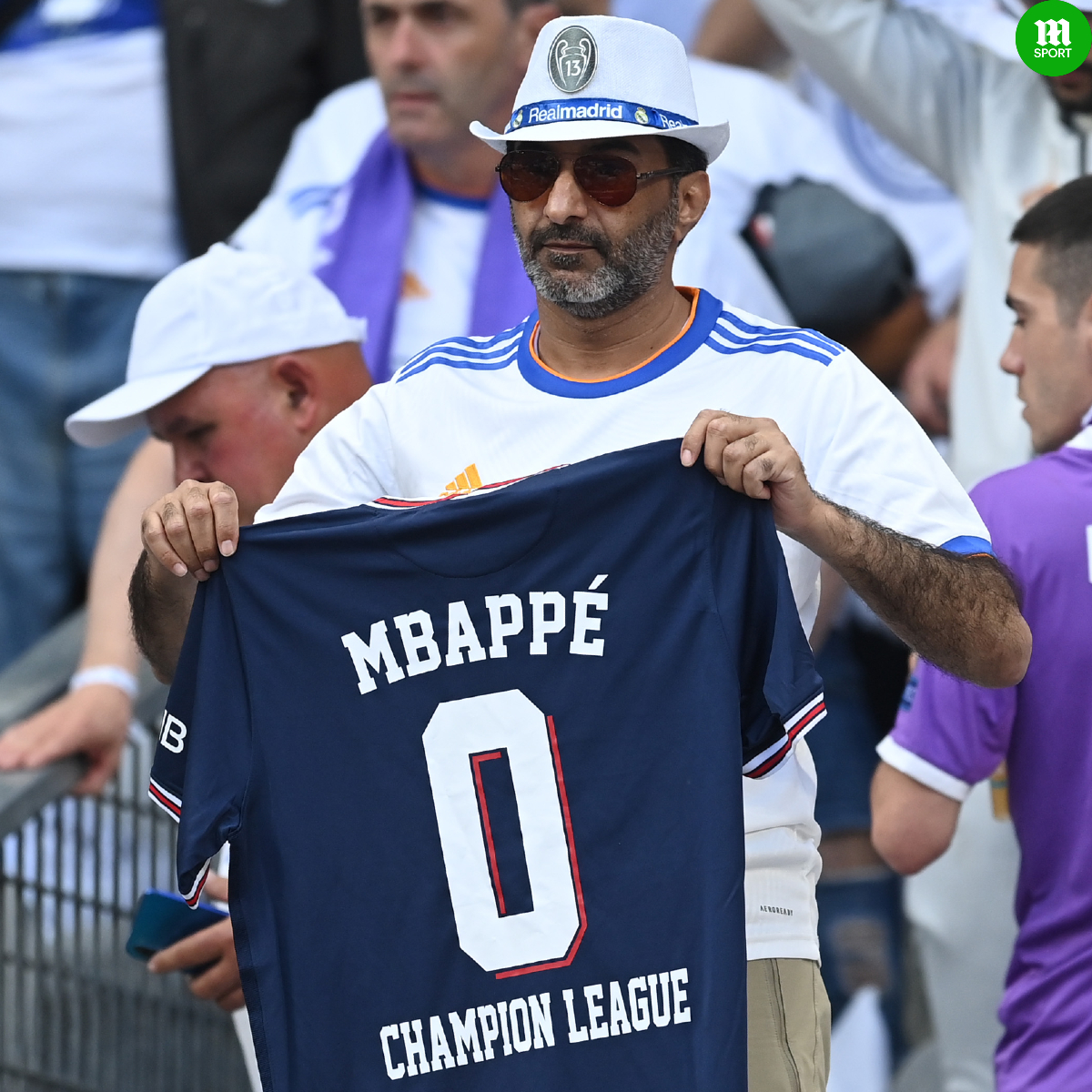 MailSport's tweet photo. Real Madrid fans aren't bitter 😂👀

#LIVRMA #UCLfinal https://t.co/TSxARI5Zfg