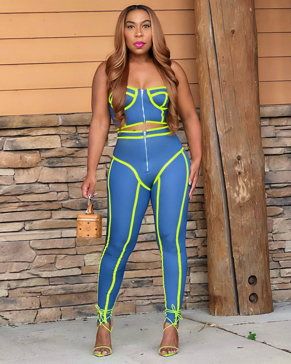 superstyleguide's tweet image. Not sure if it’s the neon piping or the fit, but this set is everything 🔥🔥🔥