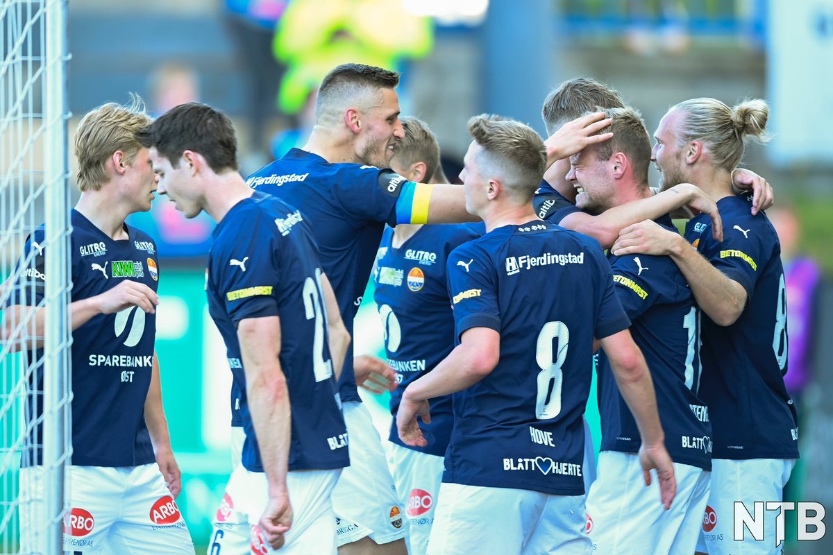 𝐓𝐑𝐄 𝐏𝐎𝐄𝐍𝐆 🔵⚪️