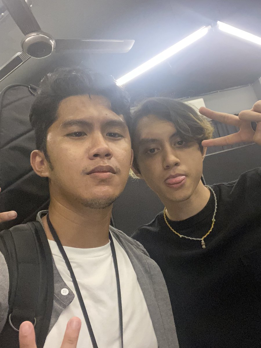 Syok betul show malam tadi

Pic 1: cinta hatiku
Pic 2: idola mastermind <a href="/BrightMinder_/">Bright Minder</a> 
Pic 3: idola dari zaman sekolah <a href="/dwtry_my/">Dewataraya</a> <a href="/EncemBois/">Encem Bois</a> <a href="/emeirulashraf/">e m é i</a>