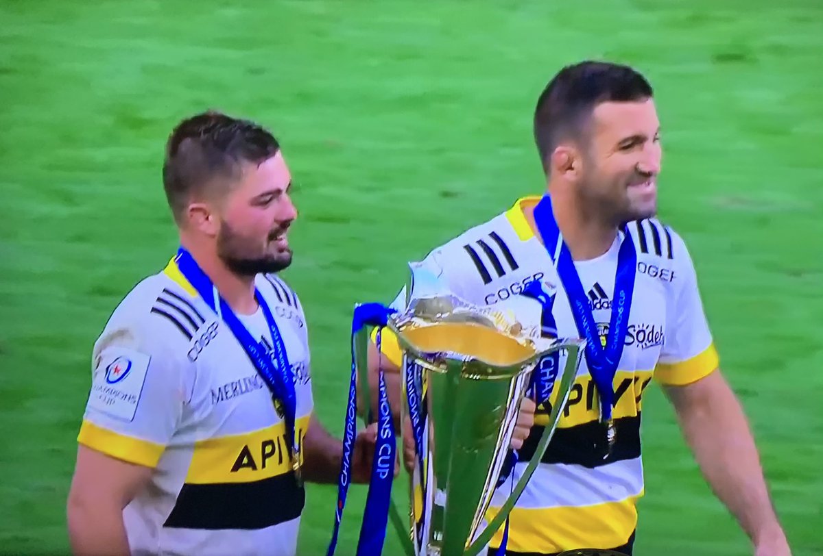 FAttaix's tweet photo. Premier titre ⭐️ de La Rochelle au panache! après 10 minutes à moins d’un mètre de l’en-but 💪🥇

Après Toulouse,  La Rochelle est championne d’Europe face à Leinster 
🍾🍾🍾 https://t.co/IzUMnrGGhA