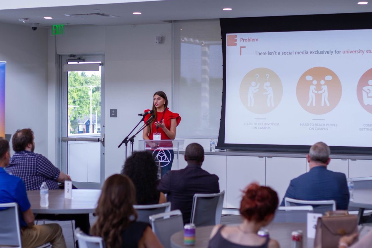 EntangoApp's tweet image. Our first public pitch! Our CMO, Grace Holland, presented our product “Entango” at the Demo-day by @OUInnovationHub. 
#startup #pitch #accelator #mobileapp