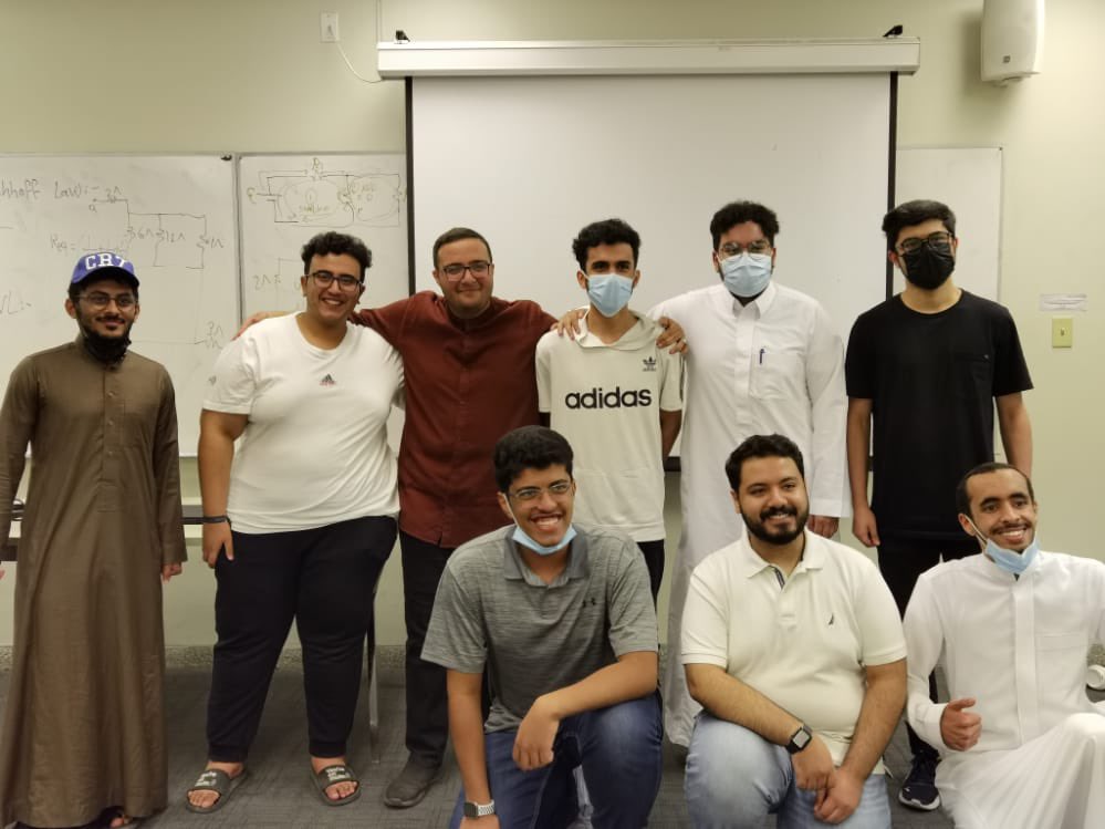 AMAR7002's tweet photo. واستمريت في تقديم حصص المساعدة وأيضا الاستماع لمشاكل الطلاب بشكل فردي بحيث إني أقدم المساعدة على أمثل شكل... عملت ملف يحتوي على درجاتهم قبل المساعدة وبعد المساعدة والحقيقة انبسطت من ارتفاع المستوى 😍🤩ولعلي اني كنت مساهم في هذا الشيء ولو بشيء بسيط... https://t.co/Y7vtgIfSnx
