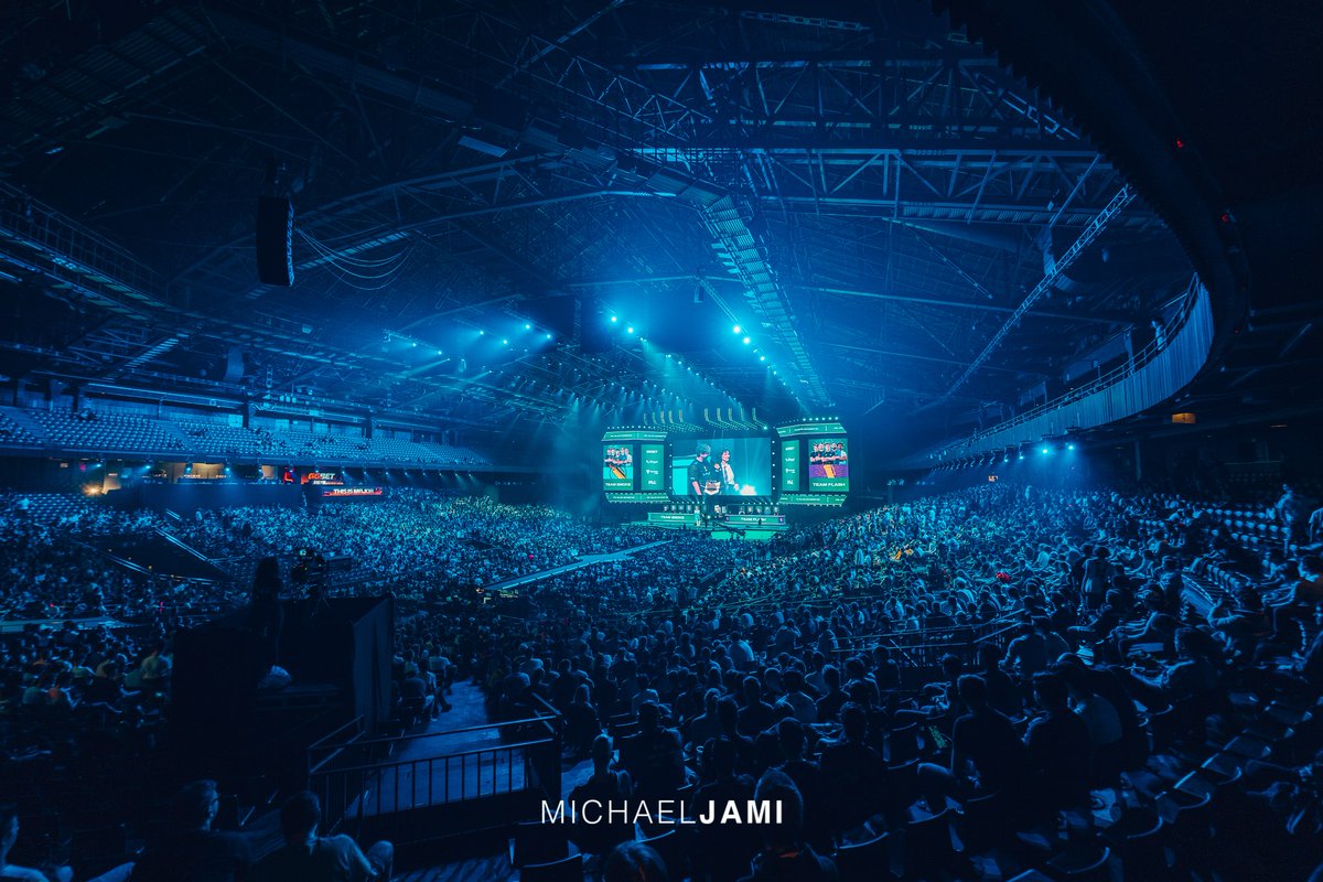 MichielYes's tweet photo. What a crazy experience it was taking 📸 at the #PGLANTWERPMAJOR 

Thanks everyone for the energy 🔥

More images here: https://t.co/fKFHp1ZZte https://t.co/WuVRUCpeS1