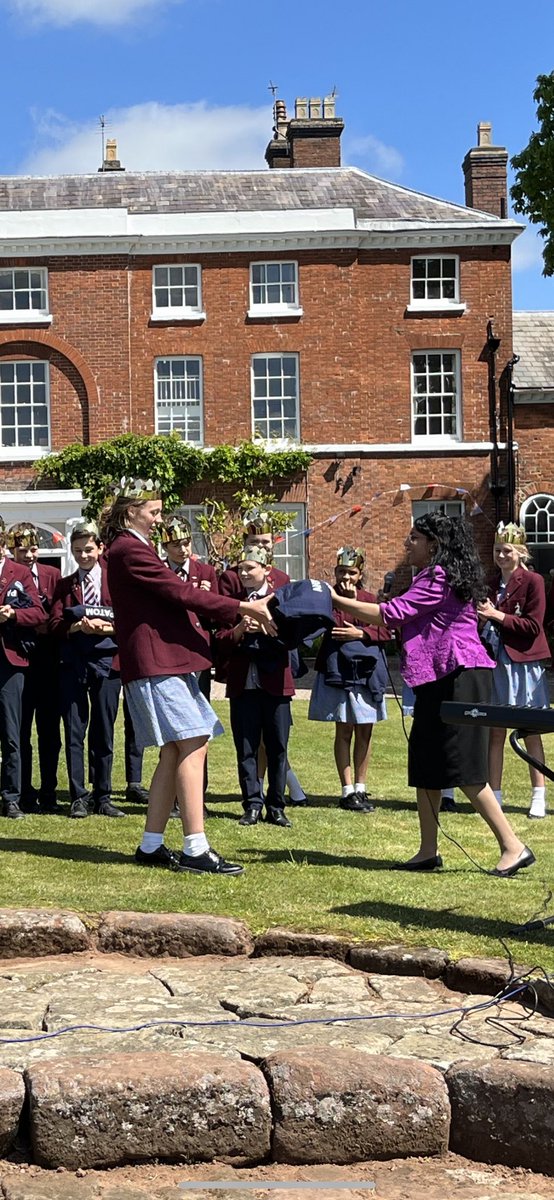katiehowarth107's tweet photo. ⁦@winterfoldhs⁩ Year 8 receiving their leavers’ hoodies #lasthalfterm@WHS https://t.co/W5EC90V6dA