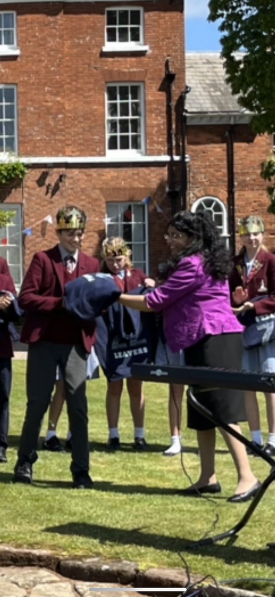 katiehowarth107's tweet photo. ⁦@winterfoldhs⁩ Year 8 receiving their leavers’ hoodies #lasthalfterm@WHS https://t.co/W5EC90V6dA
