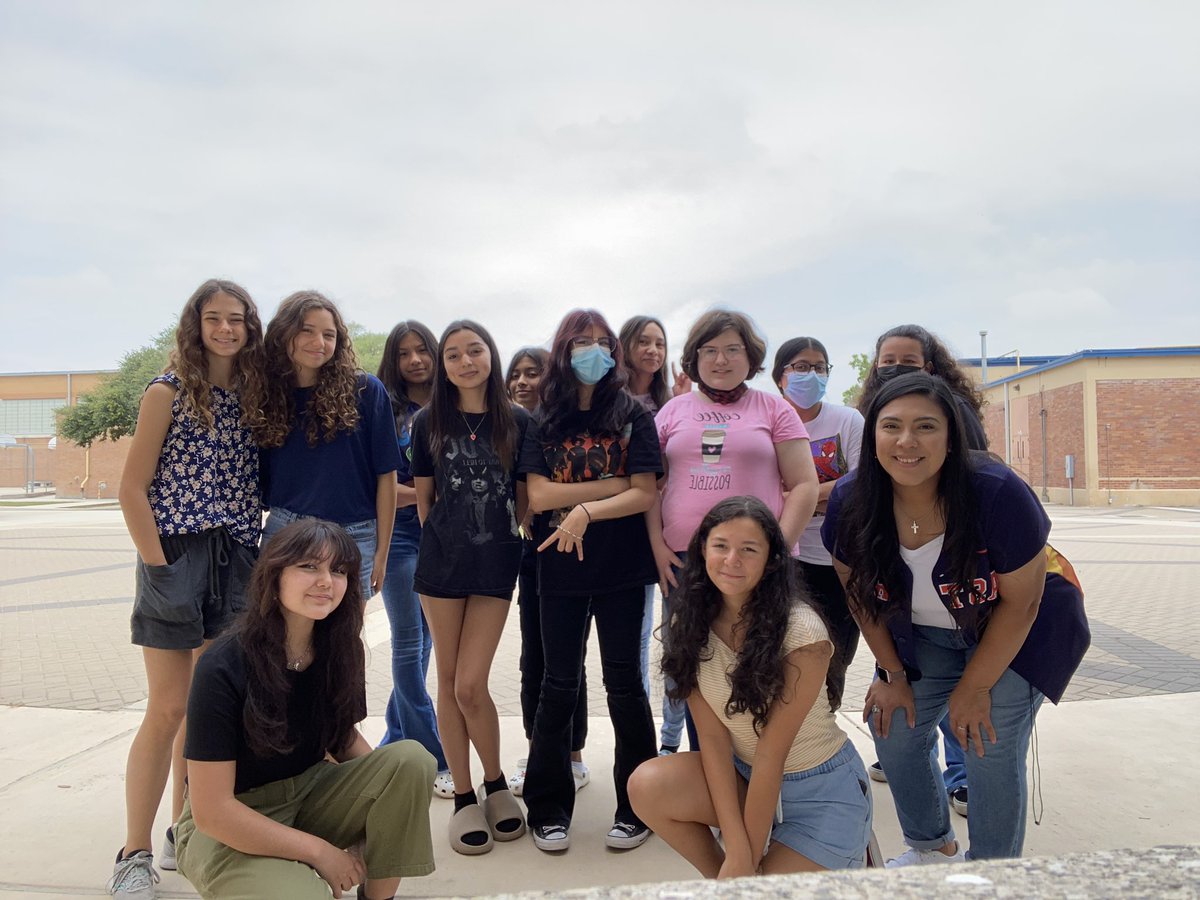 CoachArellano_'s tweet photo. And just like that, my first year teaching is done. Iโm grateful to have not only taught these kiddos, but learned from them as well.
Alexa, play โHell of a Yearโ by Parker McCollum.
#YearlingPride ๐๐ฎ https://t.co/i0GQoz2T7i