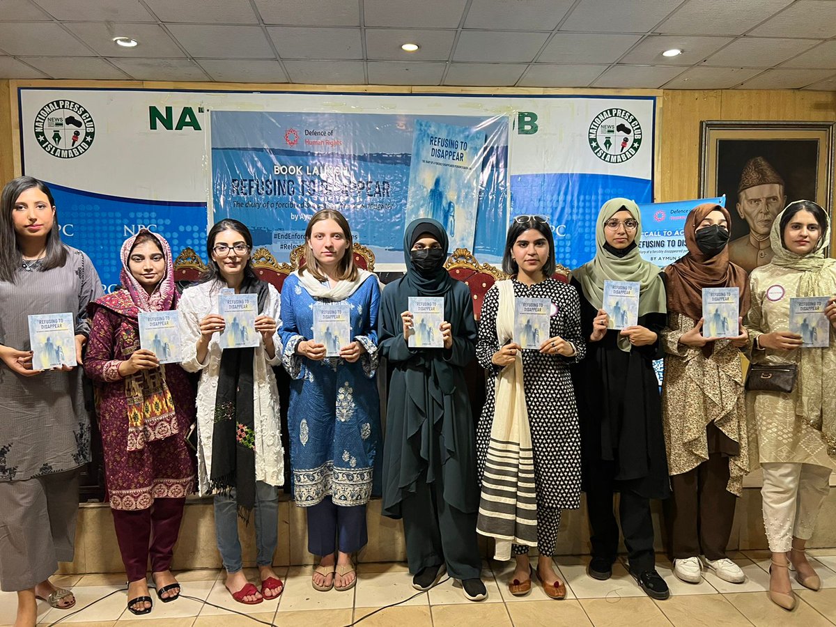 haadiyasajid's tweet photo. You can forcibly disappear our fathers, husbands, or sons; but we, the women, will lead the fight against this injustice and we will not let our loved ones' stories be forgotten until they come home.
#RefusingToDisappear #EndEnforcedDisappearances #ReleaseMissingPersons https://t.co/uHZ0bT2SdE