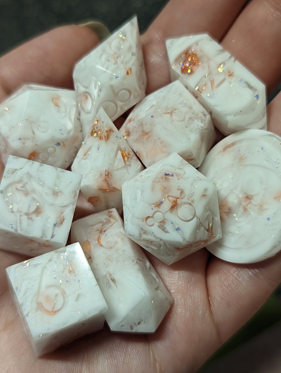 when your patron hears your supplications and grants you the power to make your visions a reality 😌✨🧿💀🌴

i mean UMMM omg i love how these came out!! ! hehe! 

#dnd #dice