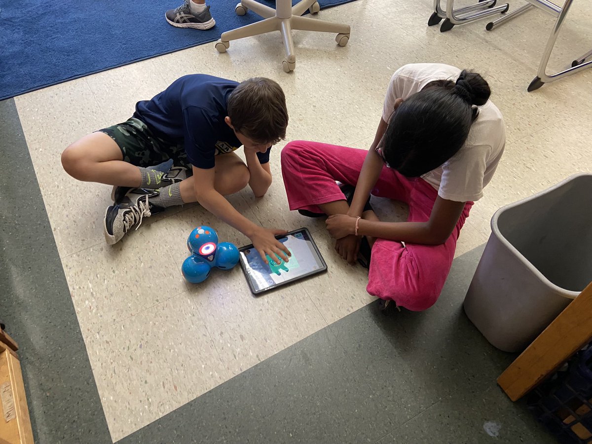 QRGeraghty's tweet photo. Thank you, Mrs. Carroll, for teaching us how to code using Dash!  @QRGega @qrcarroll #qrspride https://t.co/ryKFtLFKtq