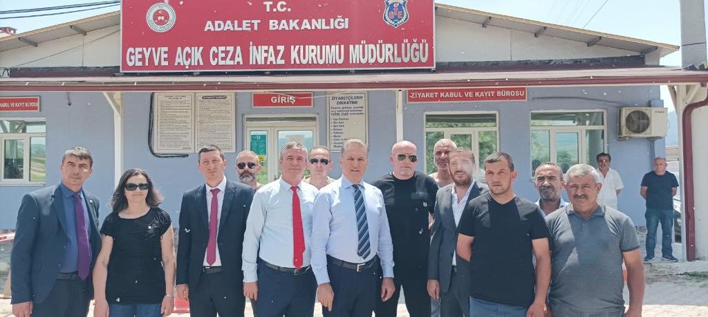 M_Sarigul's tweet photo. Bugün de Sakarya Cezaevi önünden seslendim: 
Gelin hep birlikte bir af çıkaralım. Adı da “Toplumsal Barış Affı” olsun. 
Affet Türkiye! https://t.co/uj3efAdWa3