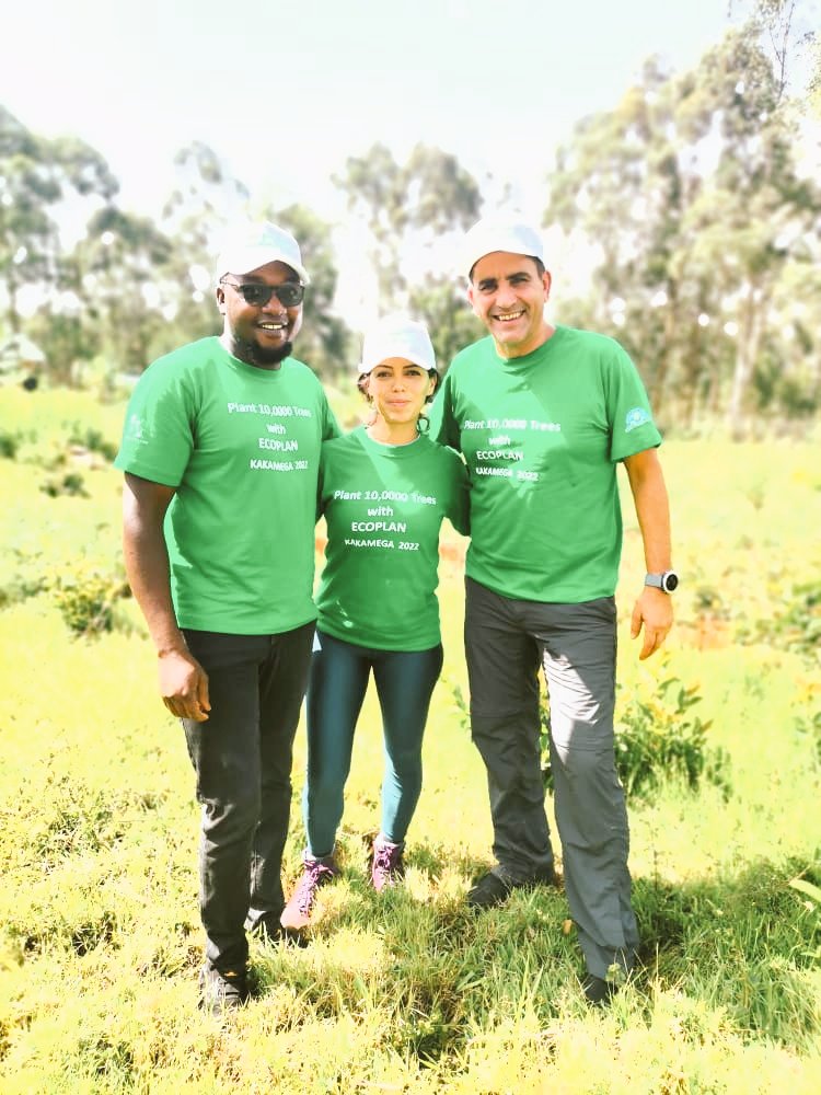 MmojaAleki's tweet photo. Am happy😊 having succefully planted 10,000 trees... Regards to GIT and YOUTH ACTION KENYA for this great noble act in conserving the environment... God bless https://t.co/9uCxaKY08E