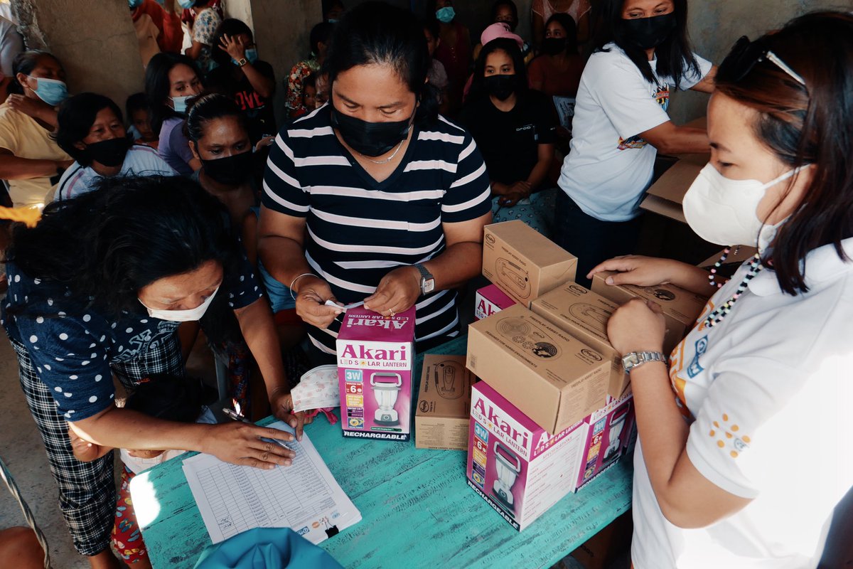 kaidjimenez's tweet photo. My week in photos: joining the distribution of Solar Lamps, Solar Radios, and Dignity Kits to the local women of Limasawa Island. These items aim to reduce the risk of #GBV in disaster-affected communities.

(Photos posted with consent 🌸) https://t.co/l6OMV2P9yu