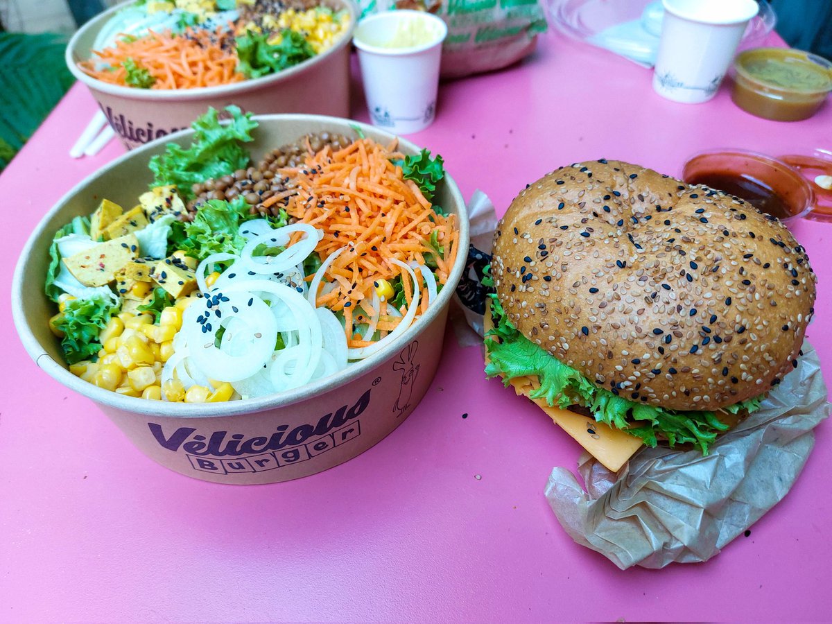 XAventurier's tweet photo. #vegan #burger #velicious #saarbrücken #lgbtq+ freundlich Eine französische Kette #Bio beste vegan Burger ever.😍 Beste Menschen die Bürger zaubern. https://t.co/2tqLzw2P2h