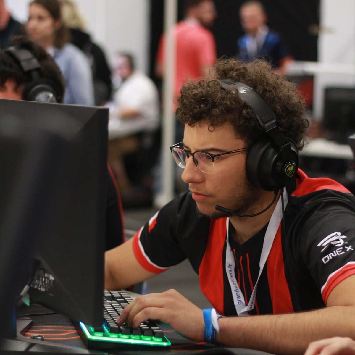 VegaEsport's tweet photo. BECOME CHAMPION 4 EST DISPO ! 🔥

https://t.co/d0F6qrL4Vy
https://t.co/d0F6qrL4Vy
https://t.co/d0F6qrL4Vy https://t.co/eYBMzIwRyq