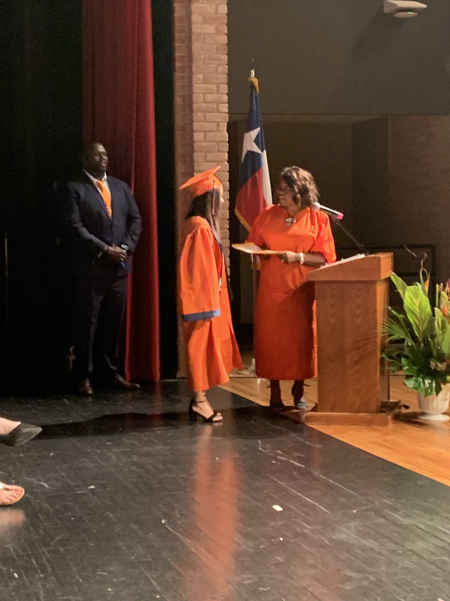 Congratulations @BSUCCESSACADEM1 graduates. We are grateful for our @BrazosportISD Board of Trustees for ensuing each of our students’ needs are met! Thank you @MLKcelebrate & @RotaryBport for supporting our students with scholarships! #BISDpride #BSArise