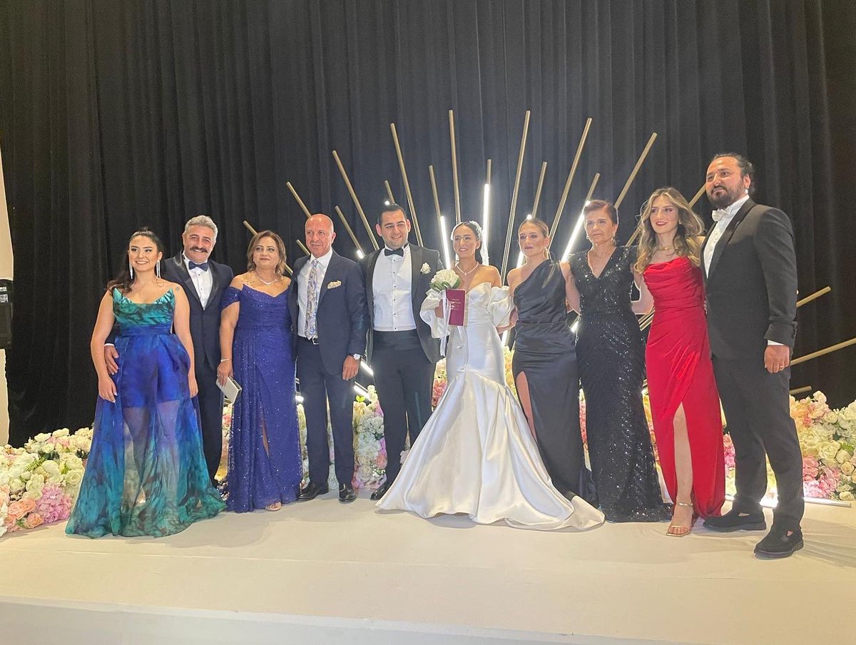 ASO Meclis Üyemiz, Değerli Abim Sayım Özden’in oğlu Alişan ve Ceren kardeşimin nikahına şahitlik ettik. 

Genç çiftimize bir ömür boyu mutluluklar dilerim. 

@ASOResmiAdres