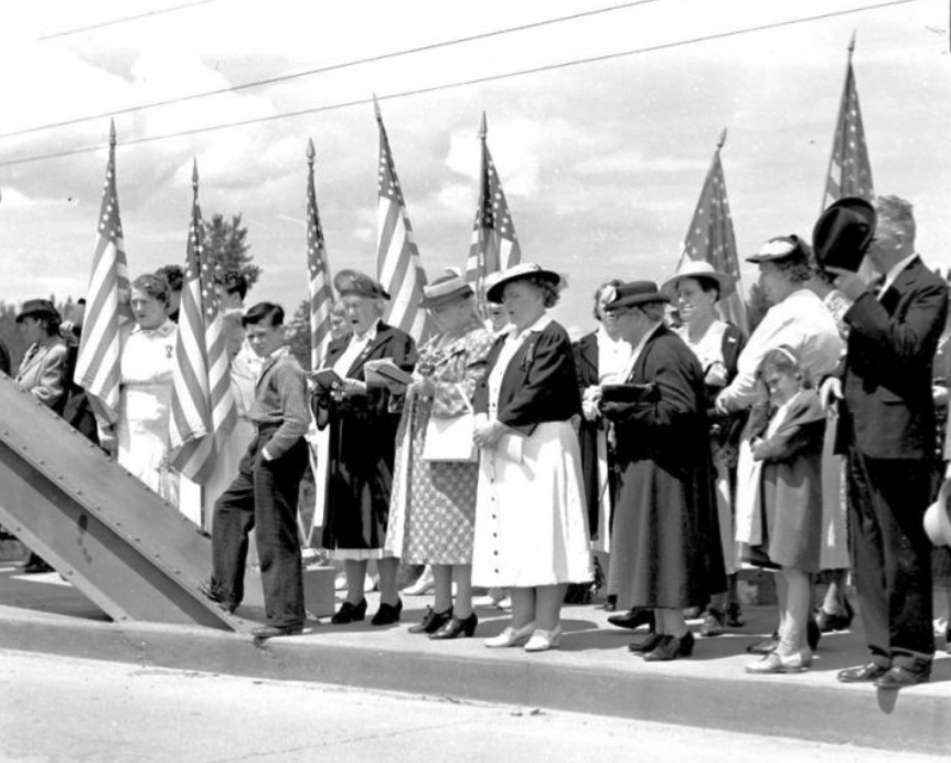 SalemHLC's tweet photo. Residents participate in a Memorial Day event on May 30, 1941 in Salem. Here's a list of events being held in Oregon this year, including one at 11 a.m. Monday (5/30) at the World War II Memorial on the state Capitol grounds in Salem: https://t.co/j08V1yH9ZM https://t.co/rqjoYAB2HB