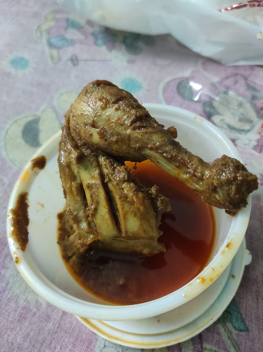 Debchayan's tweet photo. Today I ordered(136833671152)Chicken biriyani and chicken chaap from shiraz golden restaurant Saltlake via swiggy.But I received a stale Food. Biriyani and chaap's chicken also smell like rotten.I paid 465 for that.Refund my money @SwiggyCares @swiggy_in @shiraz golden restaurant https://t.co/InaZQvVZYV