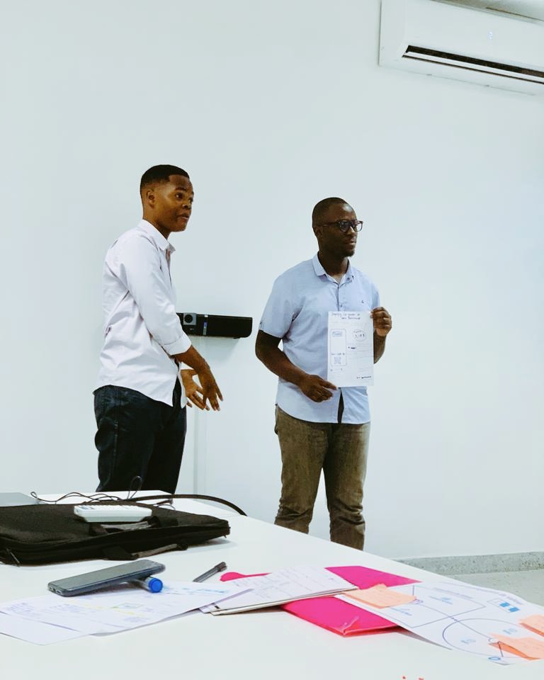 deodat_muhiya's tweet photo. Au coeur de l'innovation...
@israelbad2k
@SilikinVillage
@numeriquecd
#Ticketo
#B_TECH https://t.co/4jxO4IfpvT