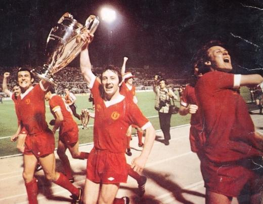 historiapllevar's tweet photo. Hoy, el #Liverpool y el #RealMadrid disputarán la gran final de la #ChampionsLeague🏆

Como previa, recordemos algunos interesantes datos históricos de la justa deportiva más famosa del mundo y la participación de estos equipos.

¡Llévele, su #historia pa' llevar de hoy!
🧵👇
1/8 https://t.co/J30ccQgtzi