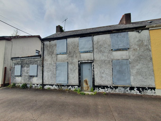 lilolme_jm's tweet image. Good evening Mr G @GrimArtGroup . I stumbled upon the #DerelictIreland hashtag and, for some strange and incomprehensible reason, I thought of you. 👍🍻