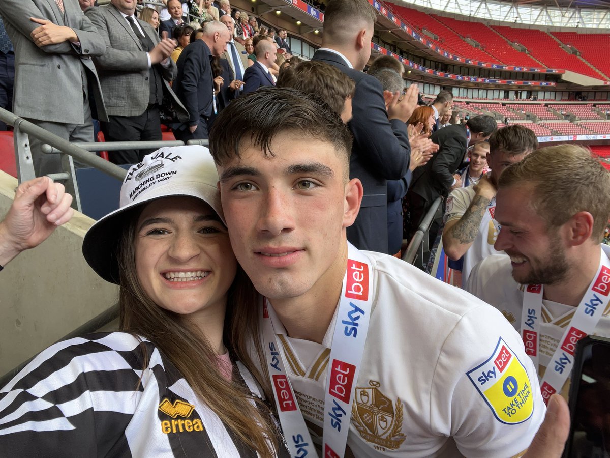 madi_ashurst's tweet photo. Does it get better?
Thank you @harratt_kian and @OfficialPVFC unreal day, unreal performance. League one here we come https://t.co/1htutWqMGj