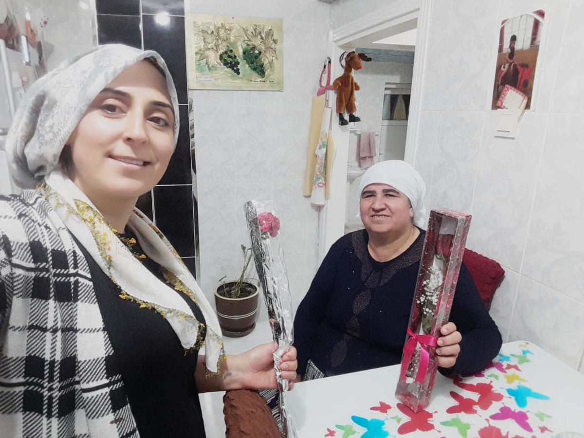MhgMihrican's tweet photo. Değerli komşularımın arasında bana en yakın olan kapı komşum annem kadar severim  iyikim💕💦🌱 https://t.co/3dWp5IfhRl