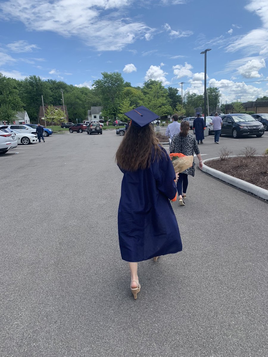 SusanMu63329343's tweet photo. Our amazing Buckeye is an Honors, Magna Cum Laude, National Honors Society Berea-MidPark High School Graduate 👩🏻‍🎓 🥳🎉💙🧡!!!!!@Kierney11 https://t.co/51k5ak12vY