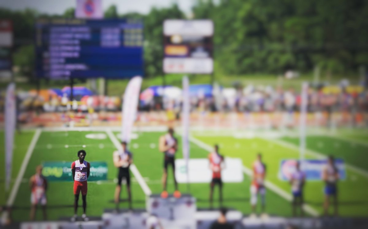 Congratulating WR Brandon Johnson on earning #AllState honors in the high jump at the <a href="/MSHSAAOrg/">MSHSAA</a> Class 4 state track championships in Jeff City!