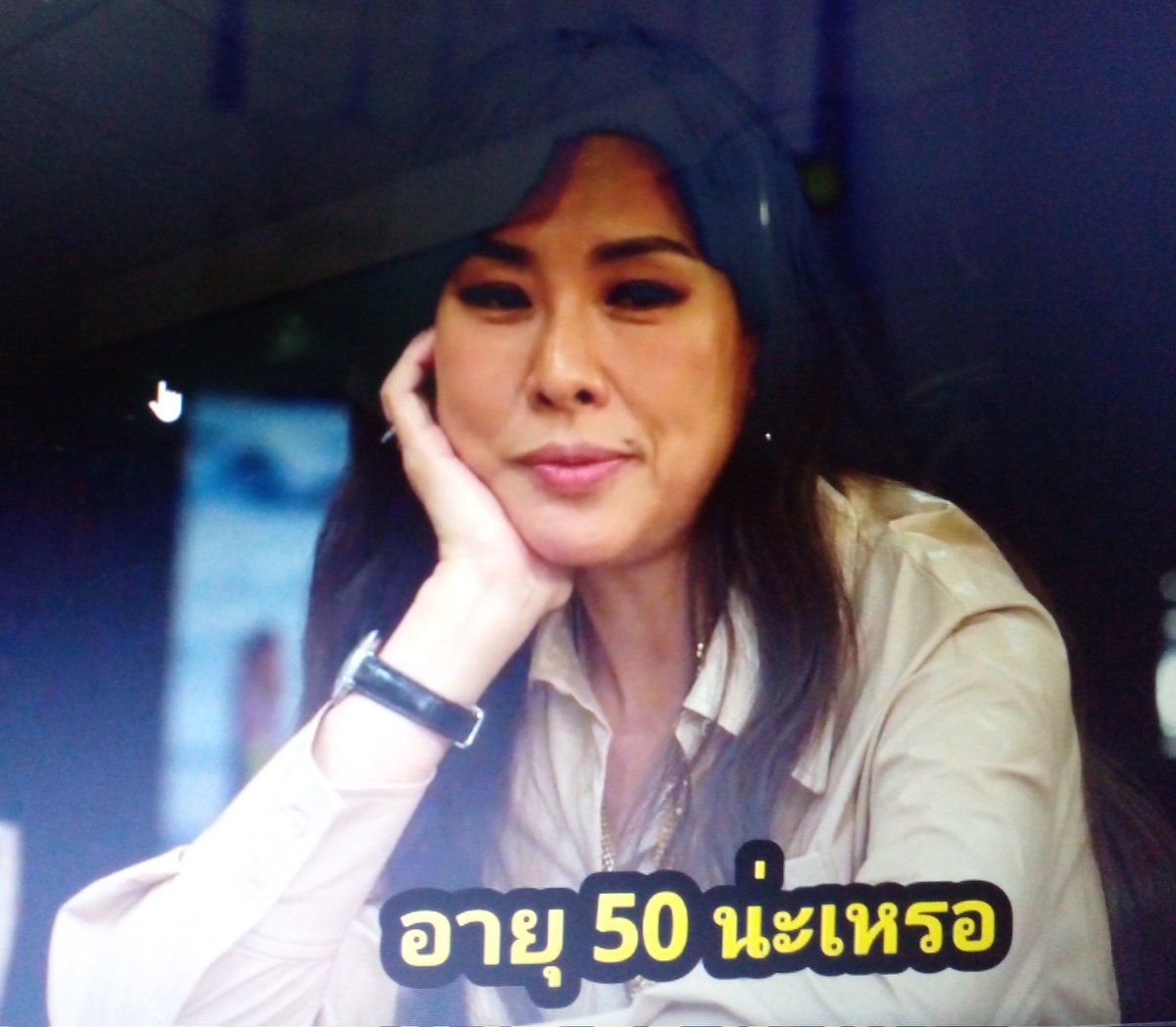 TukTik54131057's tweet photo. นางเป็นคนที่ไม่เข้าใจช่วงวัยใช้ชีวิตแบบ"กลวง"ตามหา"ผัว"บรรลุการเกิดมาเป็นหญิง ช่วงชีวิตแต่ละวัยมีความงดงามแสนสวยเท่เปล่งประกายตามอายุมากประสบการณ์ยิ่งเฉิดฉายไฉไล อยู่เป็นโสดยิ่งออร่าเพราะไม่ต้องเครียดเรื่องผัว&amp;ลูก #MyLiberationNotes #MyLiberationNotesEp15 https://t.co/kqOktp97SF