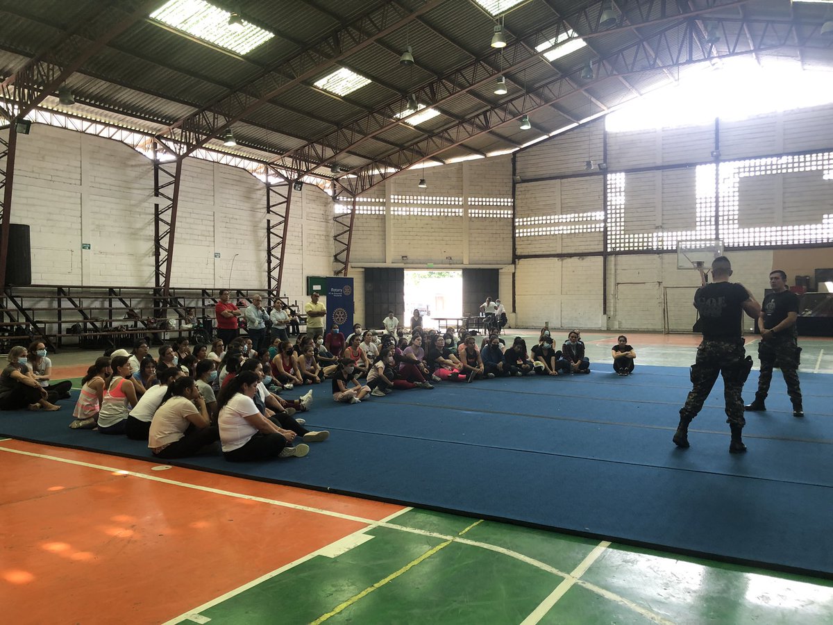 RCGyeOccidente's tweet photo. Taller de defensa personal gratuito para mujeres llevando a cabo el día de hoy en la UCSG, gracias a los instructores del GOE de Guayaquil
#rotary #mujeres #taller #defensapersonal https://t.co/8V0hgRUbjx