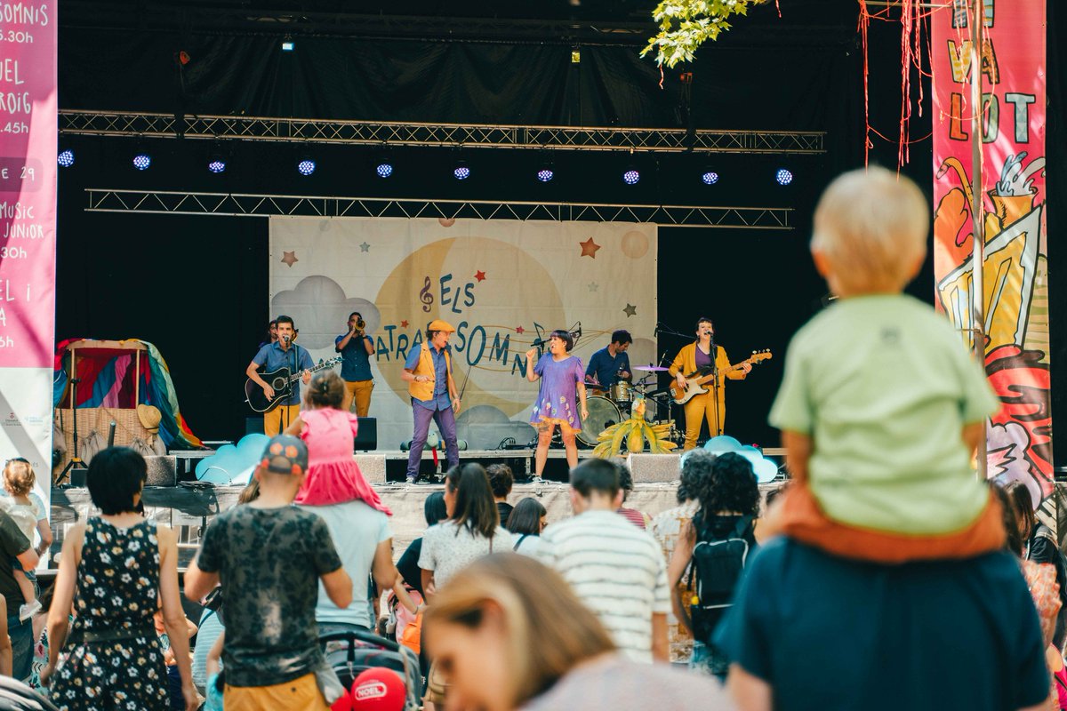 festivalot (@festivalot) on Twitter photo Al Festivalot hi hem viscut un dia per recordar. 💗 Gràcies per aquests moments tan màgics que ens heu fet viure aquesta tarda <a href="/elsatrapasomnis/">Els Atrapasomnis</a>, David It's Me, <a href="/buhosoficial/">Buhos</a>, Dj Trapella i <a href="/MiqueldelRoig/">Miquel del Roig</a>!
📸 <a href="/PauGriera/">paucha</a> Al Festivalot hi hem viscut un dia per recordar. 💗 Gràcies per aquests moments tan màgics que ens heu fet viure aquesta tarda <a href="/elsatrapasomnis/">Els Atrapasomnis</a>, David It's Me, <a href="/buhosoficial/">Buhos</a>, Dj Trapella i <a href="/MiqueldelRoig/">Miquel del Roig</a>!
📸 <a href="/PauGriera/">paucha</a>