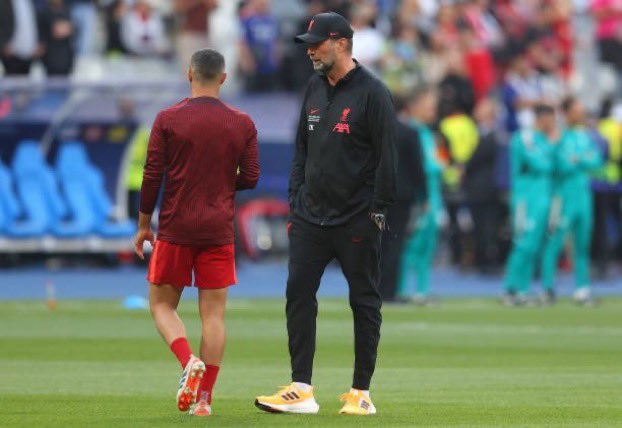 Mercado_Ingles's tweet photo. NOTICIA. Thiago Alcantara se ha lesionado durante el calentamiento para la final de la Champions League. Su reemplazo podría ser Naby Keita. https://t.co/uv8cXSHmbE