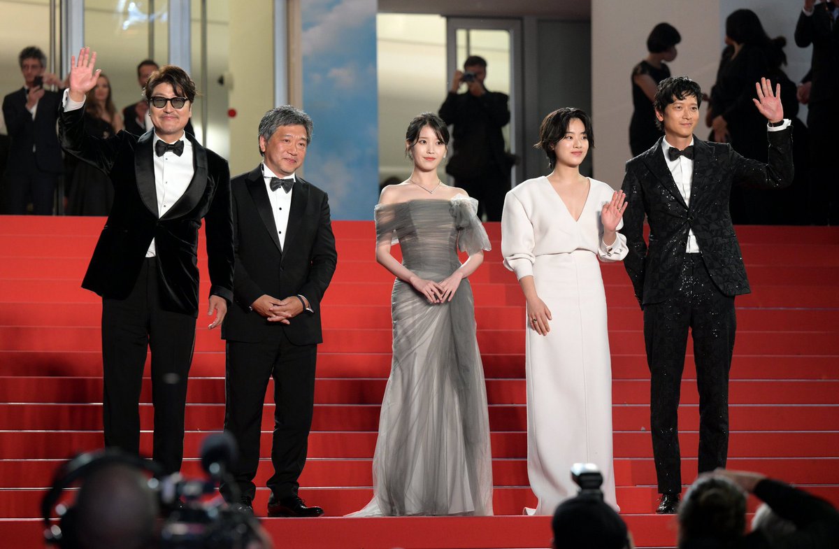 neonrated's tweet photo. How it started. How it's going.

Team BROKER's Kore-eda Hirokazu, Song Kang Ho, Gang Dong Won, Lee Ji Eun (IU), Lee Joo Young at the film's Cannes Word Premiere and the Cannes Closing Ceremony. https://t.co/qVm09sw7bu