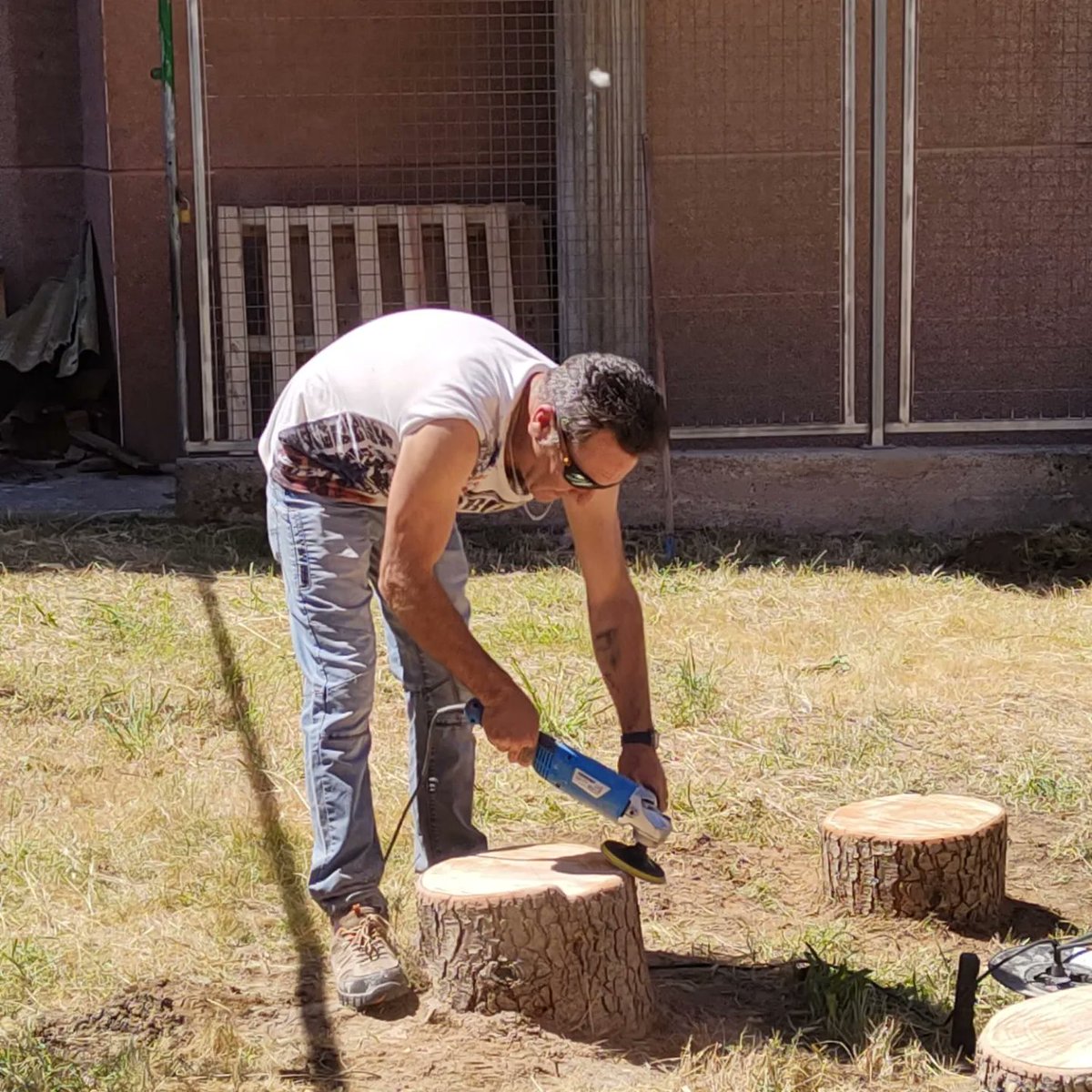 FEDACPrats's tweet photo. Jornada de treball amb famílies.
Cadascú a col.laborat preparant el pati per poder realitzar nous projectes.
Moltes gràcies a tots.
Junts ho farem possible.
#projectepati #familiesiescola #transformació #avuixdemà2024 https://t.co/JxUS9cdRoR