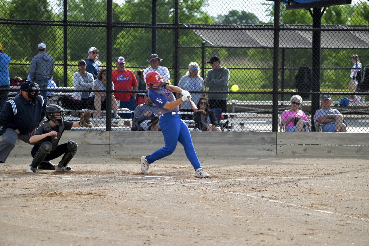 selectfastpitch's tweet photo. This ball still hasnβt come down π³ @abbyhay24 with the left side blast! #selectlife #bombsforbreakfast @MizzouSoftball @ejonesrockchalk https://t.co/r6HCdFbGST