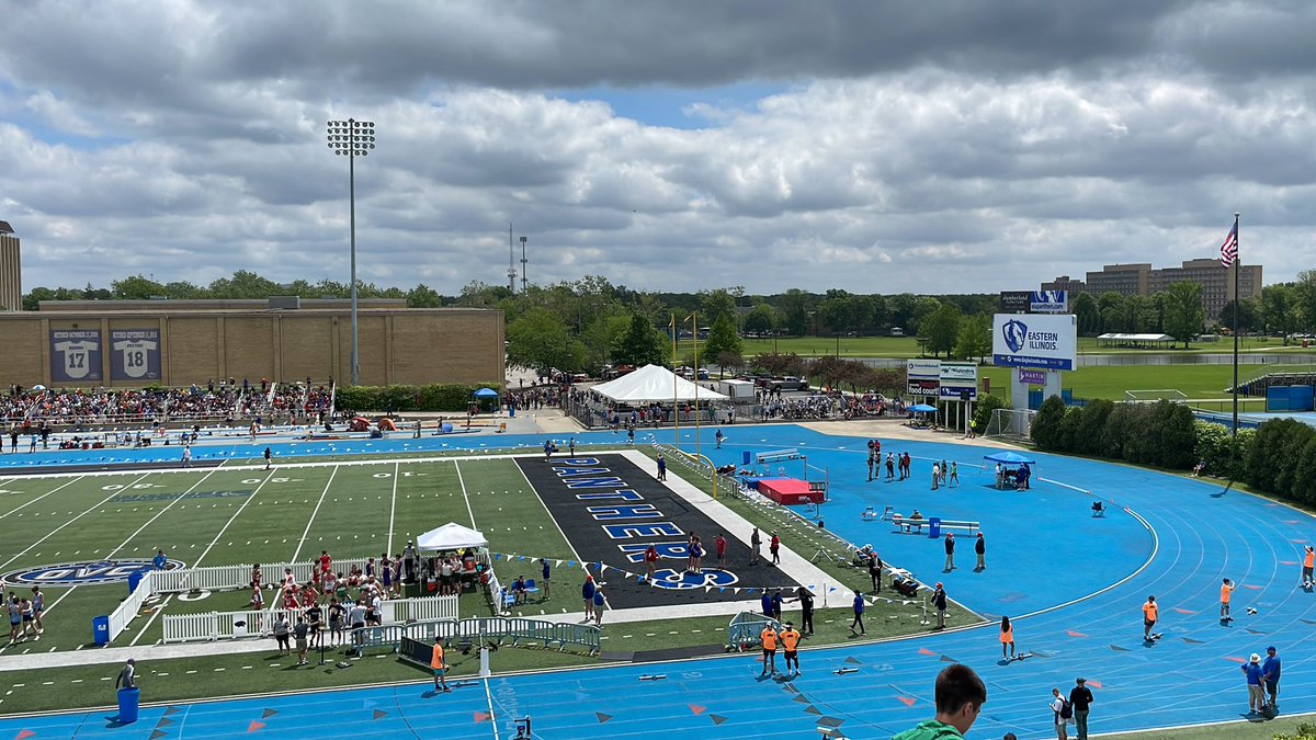 hhstigersXC's tweet photo. Love this place #ihsatrack #statetime #eiublue https://t.co/vMr3KRP0b1