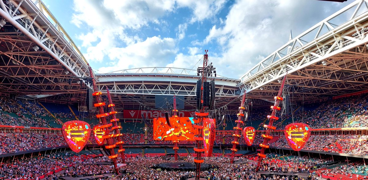 Whoop whoop 🤘🤘 nearly time for Ed Sheeran!! #Cardiff Ed Sheeran