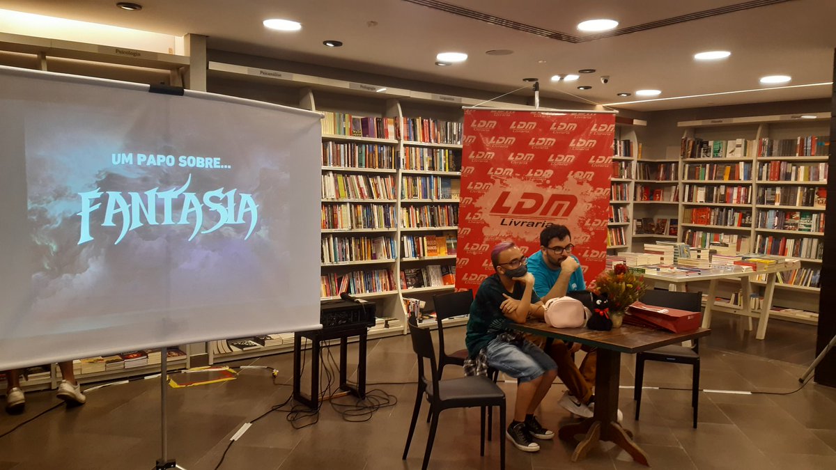 MegaHeroOficial's tweet photo. Estamos preparados para nosso evento em comemoração do Dia do Orgulho Nerd com o evento sobre Fantasia e a estreia do nosso novo projeto @JornadaSemFim_ ! Estamos na livraria @livrarialdm no Shopping Bela Vista! https://t.co/vvuzRbp4Uc