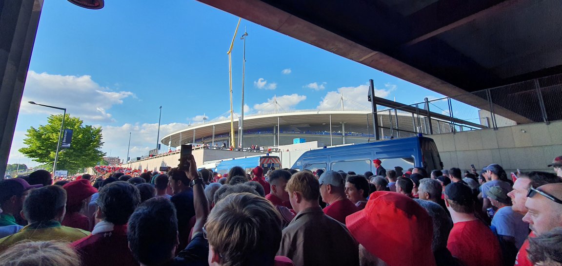 marknotton's tweet photo. Been here for 30 mins ... #LFC #ucl https://t.co/SjQyvRdZsH