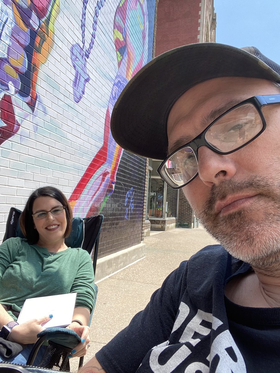 Waiting for the boys of <a href="/USSMUSIC/">USS</a> w/<a href="/Andrea_G1979/">✨Andrea Garver✨</a>