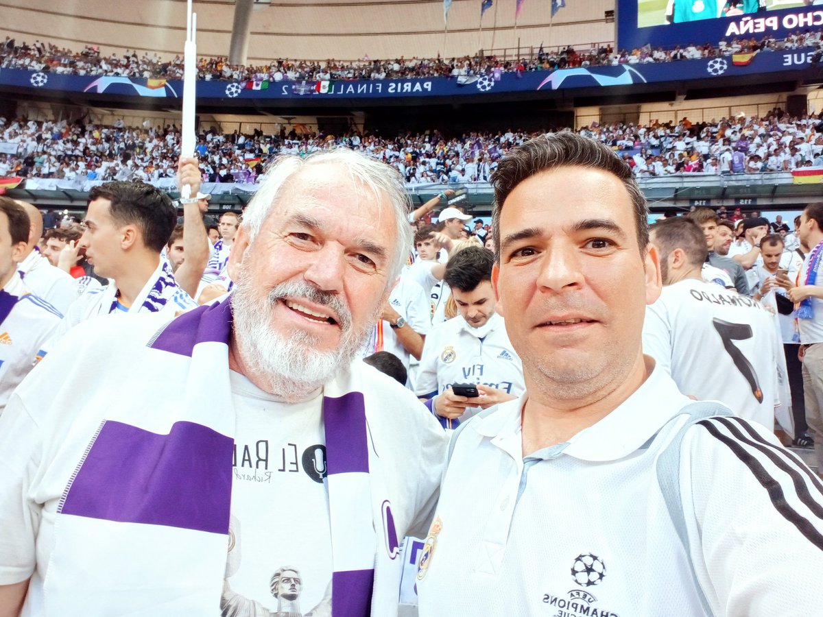manujsr's tweet photo. Estás fotitos con @Catblancbigfoot y @RichardDees dedicadas a mí @Marcogallina9 para atacarlo ya del todo y por supuesto bufanda comprada😜 A por la 14💪 https://t.co/rb8gW26UtE