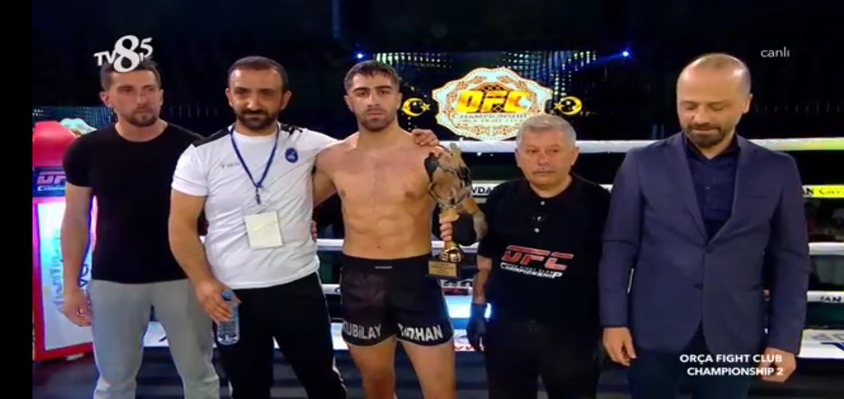 Erciş Gençlik ve Spor Kulübü sporcumuz Kubilay Tarhan TV 8,5da yayınlanan Muay-Thai şampiyonasında İranlı rakibini nakavt ederek kazandı. Sporcumuzu ve Hocamız Sinan Ağlar'ı tebrik eder, Başarılarının devamını dilerim. <a href="/kasapoglu/">Dr. Mehmet Kasapoğlu</a> <a href="/gencliksporbak/">Gençlik ve Spor Bakanlığı 🇹🇷</a> <a href="/nmehmetbeyoglu/">Dr. Nuri MEHMETBEYOĞLU</a> <a href="/ArifArifozsoy19/">Arif ÖZSOY</a>